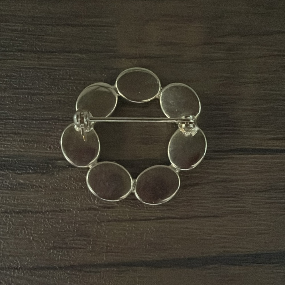 Circular Brooch - Picture 2 of 2